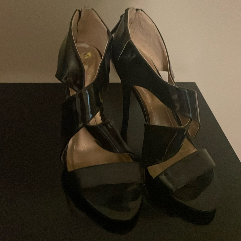 BCBG BLACK HEELS
